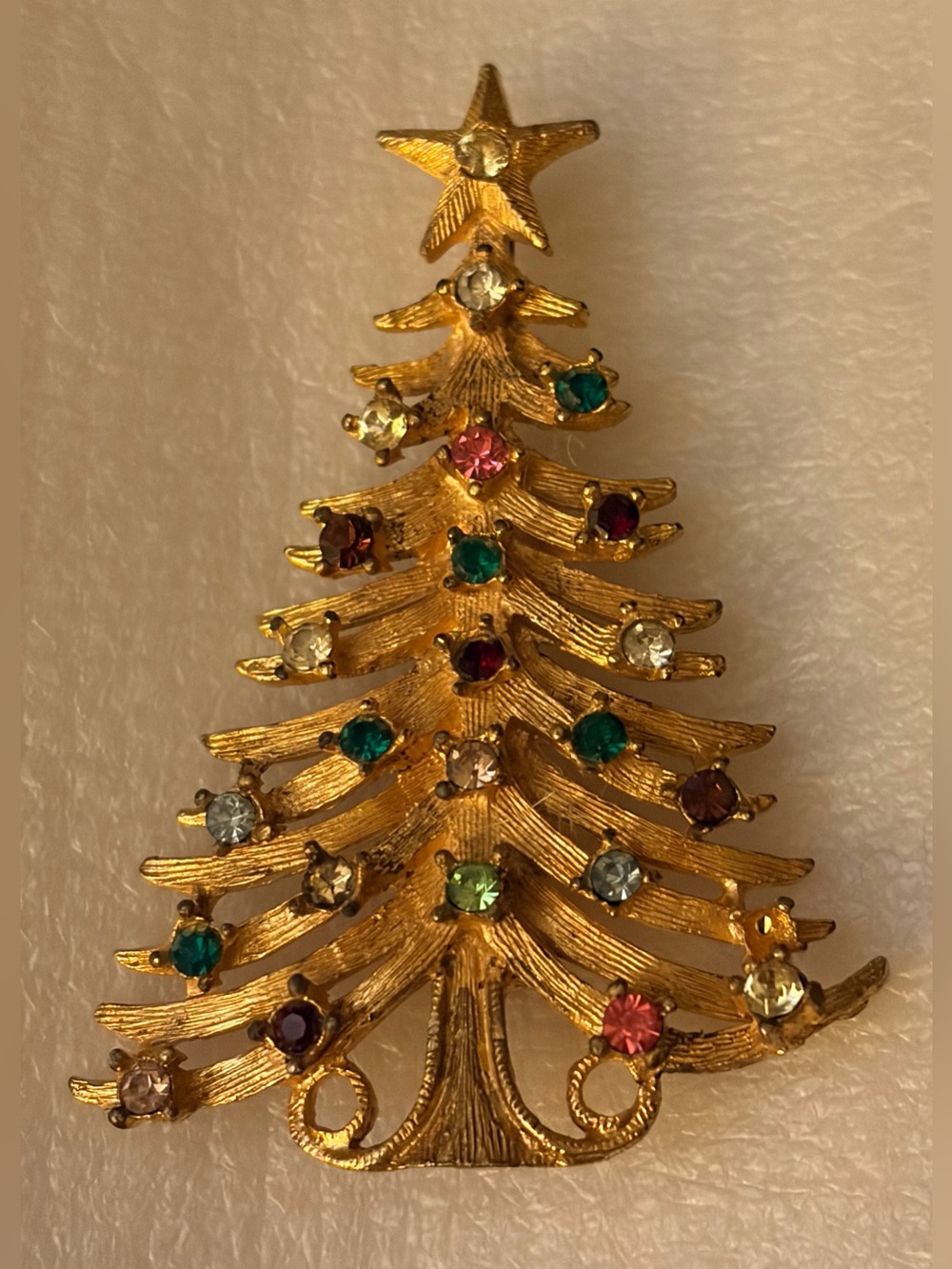 * Vintage 1950’s Signed MYLU Rhinestone Christmas Tree Pin Brooch *